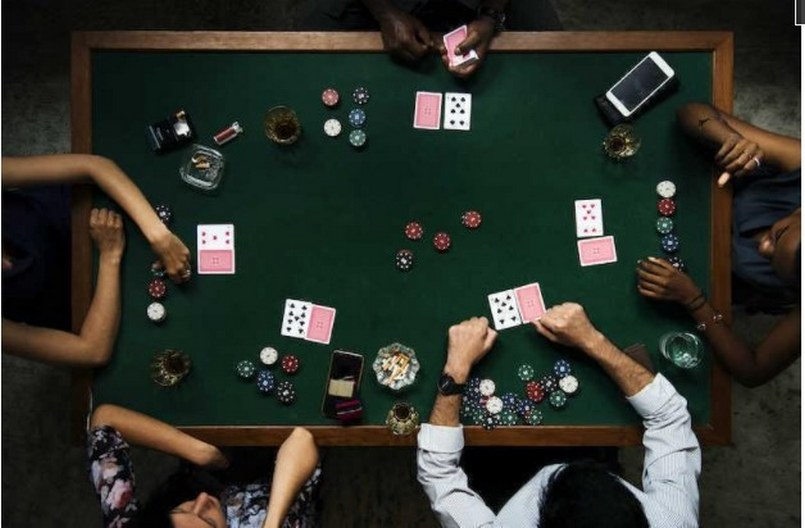 Poker là trò chơi áp dụng bộ bài Tây gồm có 52 lá